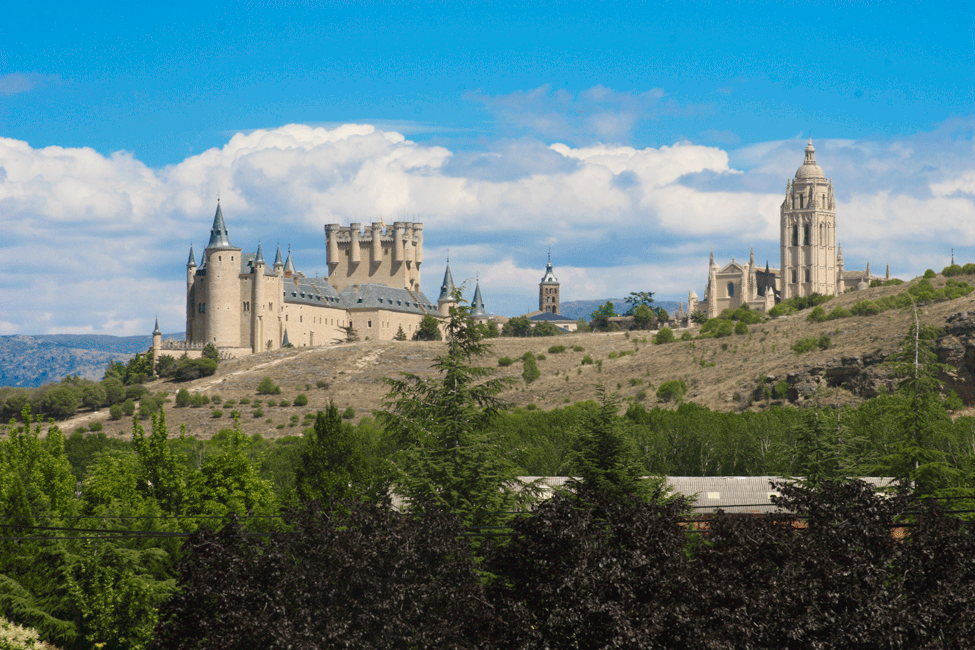 Spanish-Castle-in-the-Hills